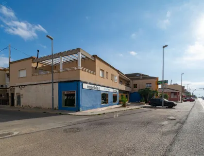 Comprar instalaciones, naves industriales... de 1478m² en Cartagena