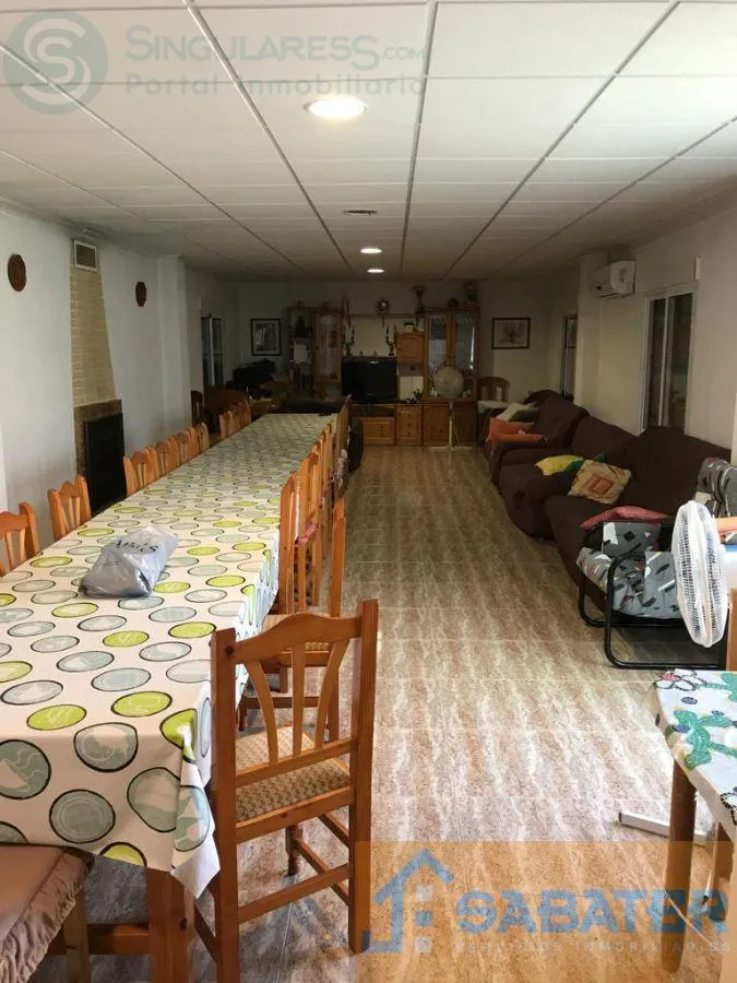 Comprar casa de 375m² en Fortuna - Salón