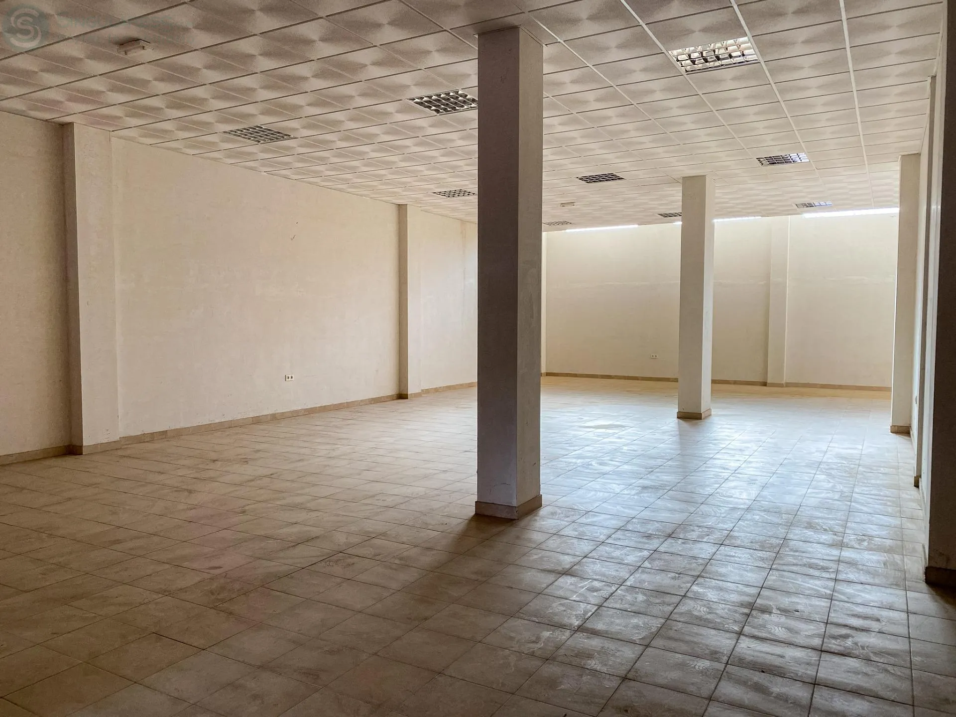 Comprar instalaciones, naves industriales... de 225m² en Cieza