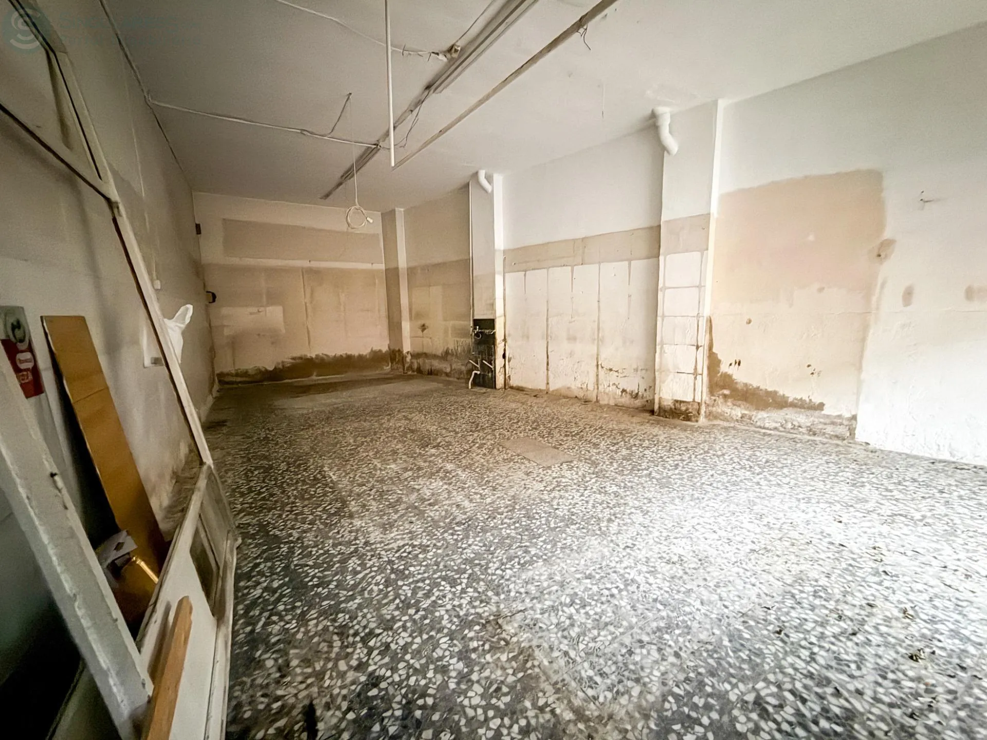 Comprar instalaciones, naves industriales... de 50m² en Cieza