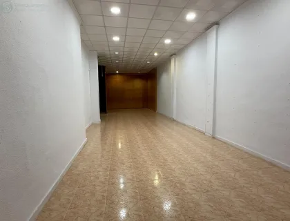 Comprar instalaciones, naves industriales... de 130m² en Cieza