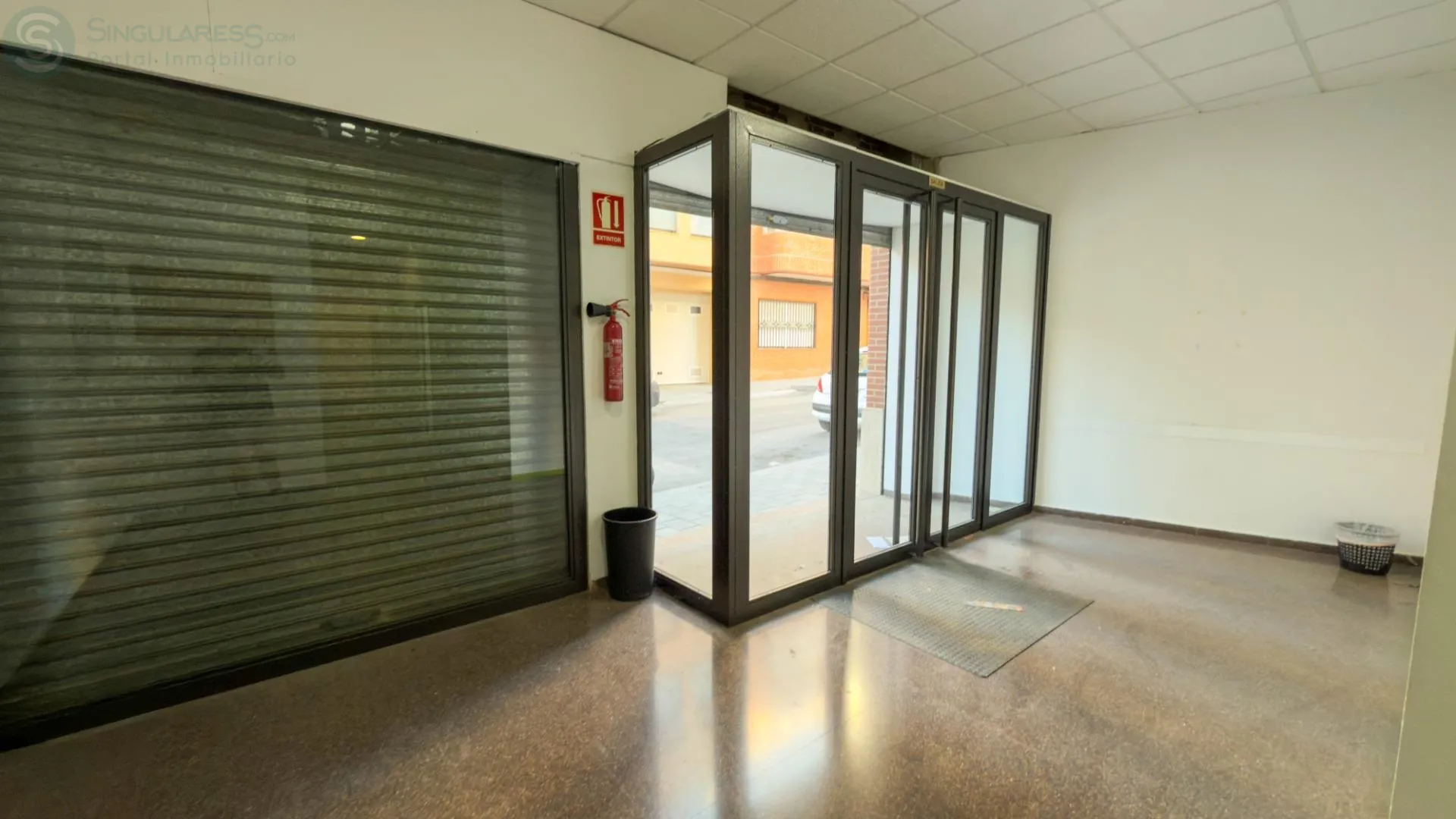 Alquilar instalaciones, naves industriales... de 275m² en Cieza