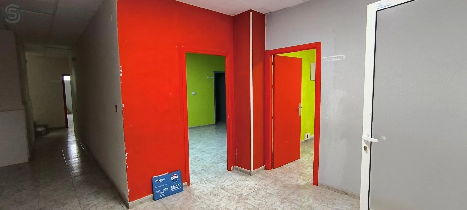 Alquilar instalaciones, naves industriales... de 300m² en Cieza