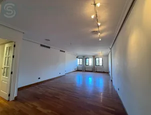 Amplio piso de 4 dormitorios en pleno centro de Murcia, junto al Teatro Romea