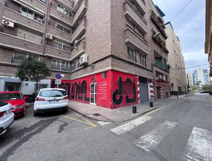 Comprar local de 95m² en Murcia