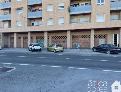Comprar local de 1040m² en Murcia