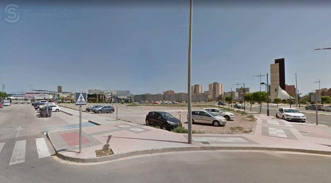 Comprar instalaciones, naves industriales... en Calle Antonio Laurent Navarro en Cartagena