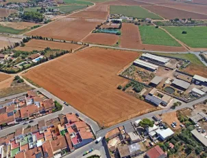 Se vende finca de 25100 m2 con casa y almacén en el Bohio