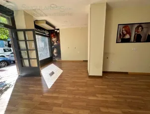 Local comercial con doble escaparate en zona de alto tránsito – Centro de Murcia.