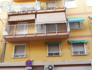Piso con balcón en Puente Tocinos en buena zona 