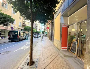 LOCAL COMERCIAL EN PLENO CENTRO JUNTO A LA CATEDRAL Y MERCADO DE CORREOS, A PIE DE CALLE