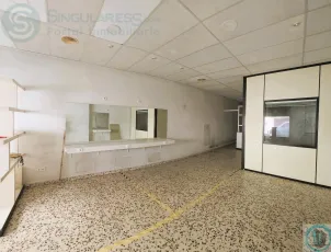 Local en La Merced, con 61 m² construidos.