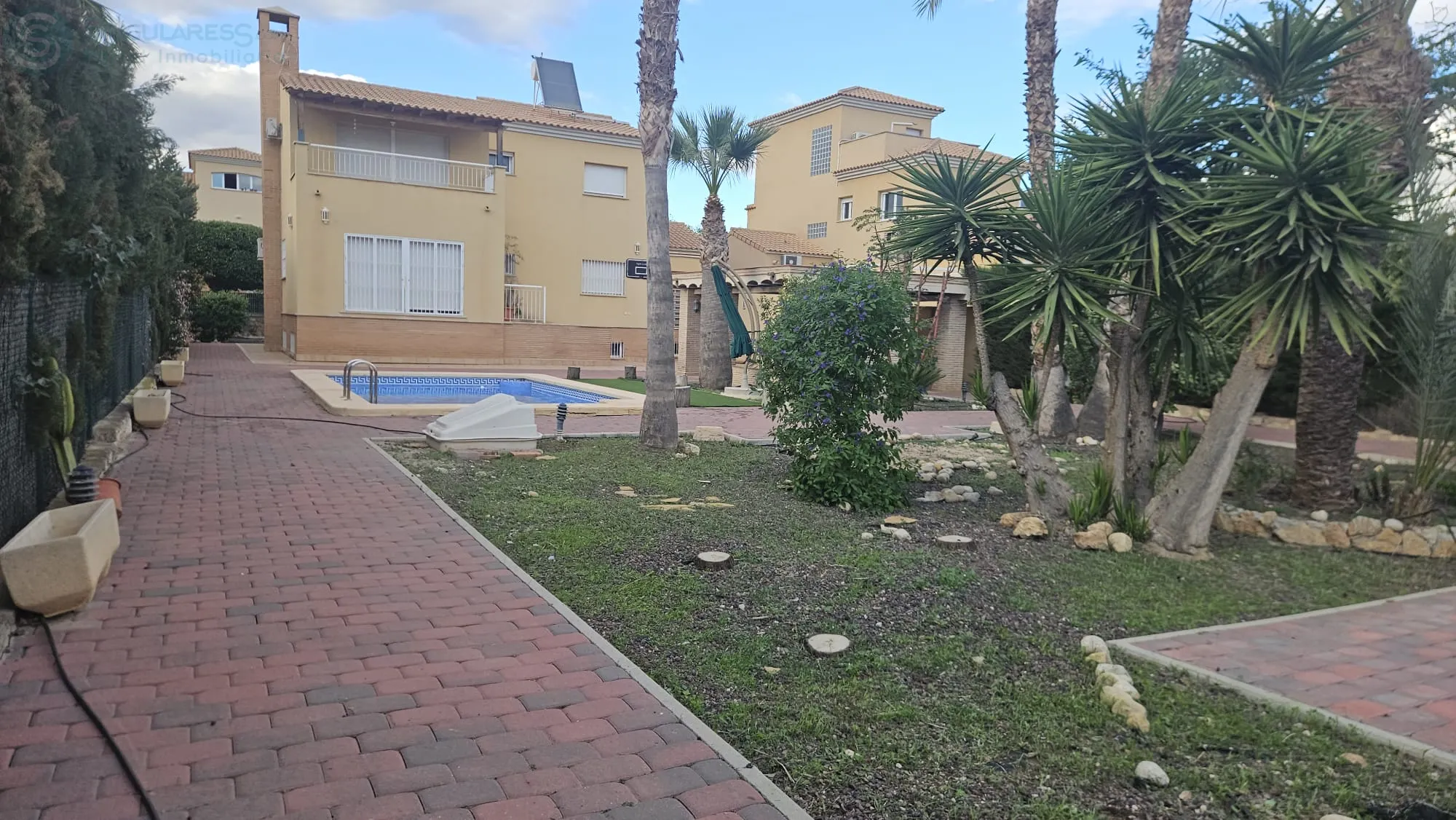 Comprar chalet de 459m² en Murcia