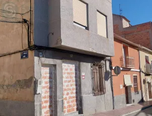 Dos casas por el precio de una y con garaje!!