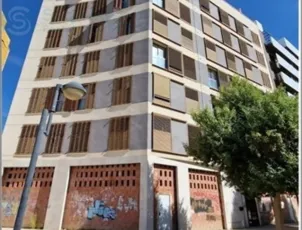 Amplio piso de 113 m2 con 2 plazas de garaje junto a Juan de Borbón