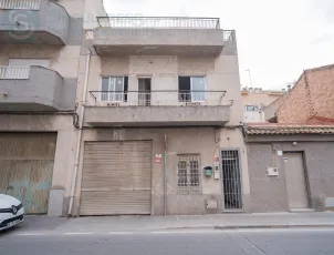 CASA INDEPENDIENTE CON GARAJE-ALMACÉN, PATIO Y TERRAZA DE 58 M2 EN ZARANDONA