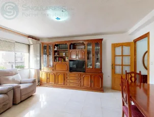 Piso de 3 dormitorios en el Ensanche con todos los servicios