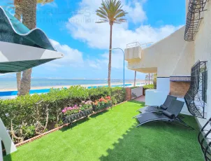 Se alquila precioso bungalow de primera línea en Playa Honda