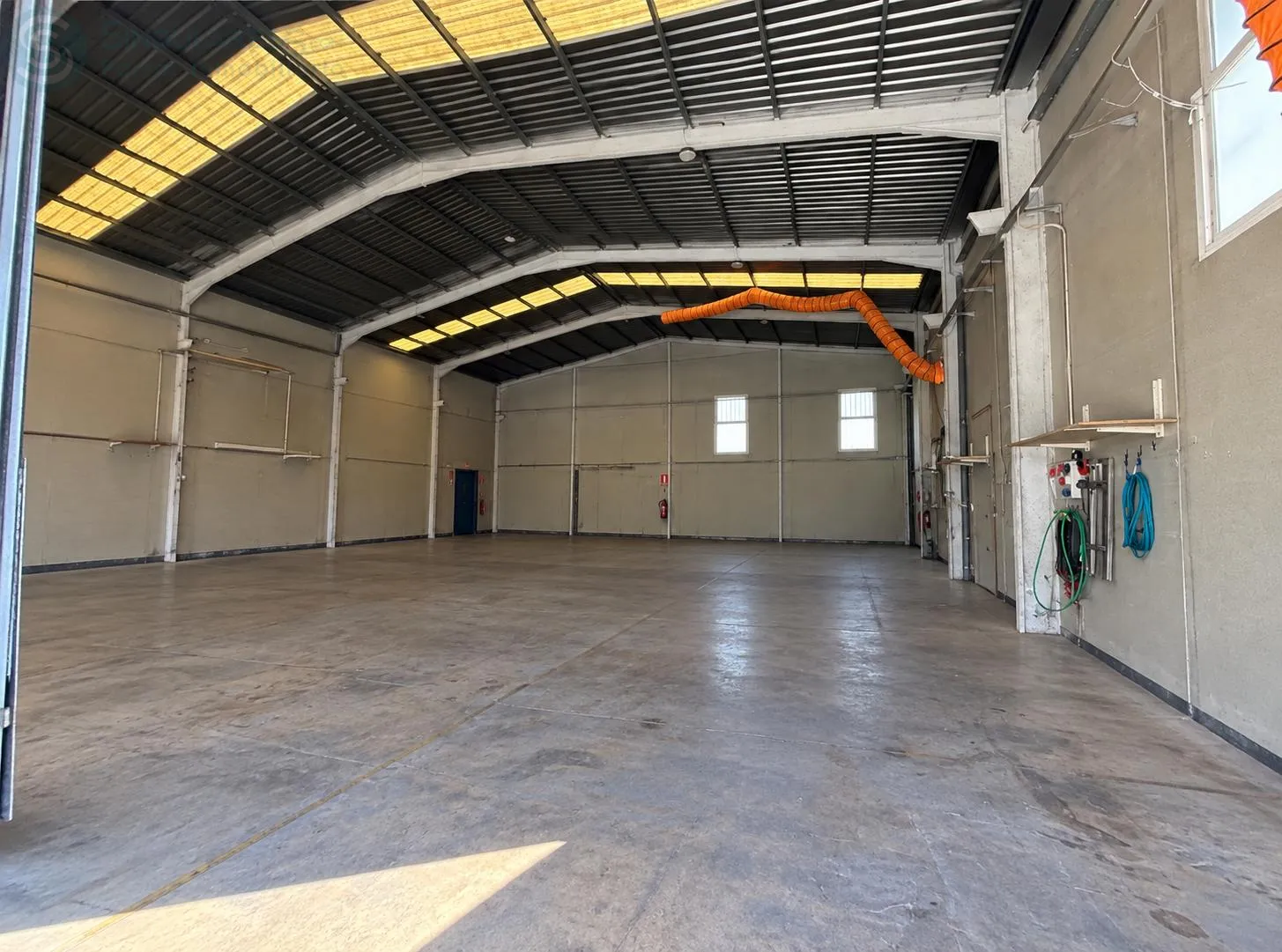 Comprar instalaciones, naves industriales... de 500m² en Ceutí