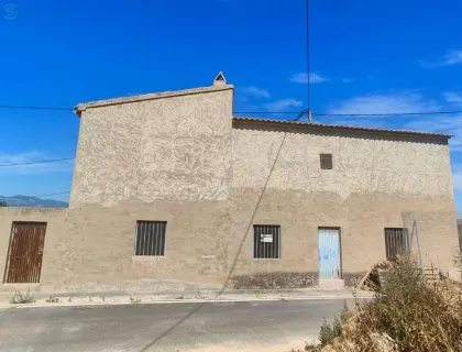 Comprar casa de 893m² en Pliego
