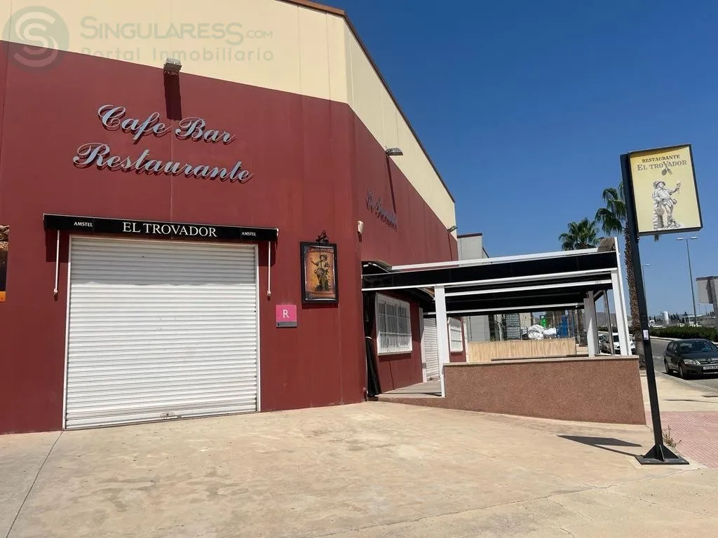 Comprar local de 500m² en Fortuna
