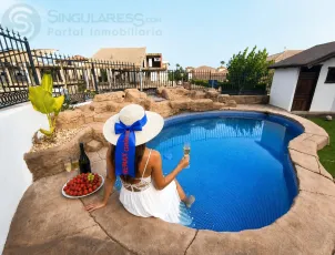 VILLA EXCLUSIVA EN LA ALCAYNA CON PISCINA, JACUZZI, JARDÍN Y SÓTANO PARA 4 VEHÍCULOS