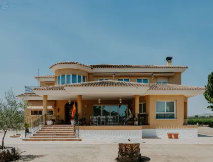 Comprar casa de 738m² en Yecla