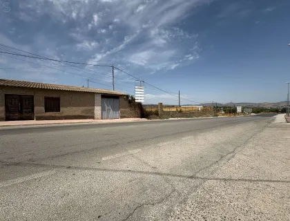Comprar instalaciones, naves industriales... de 1000m² en Pliego