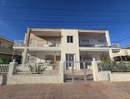 Comprar piso de 800m² en Los Alcázares