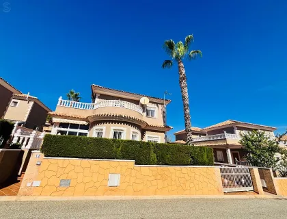 Comprar casa de 227m² en Torrevieja