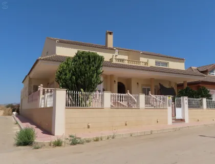 Comprar chalet de 555m² en Fuente Álamo de Murcia