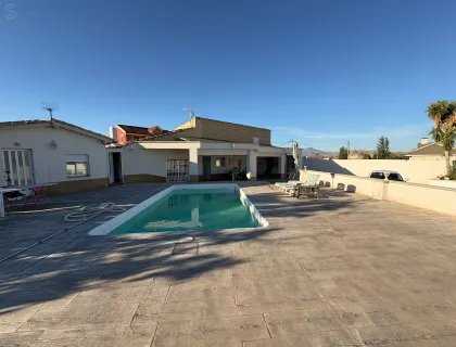Comprar chalet de 247m² en Archena