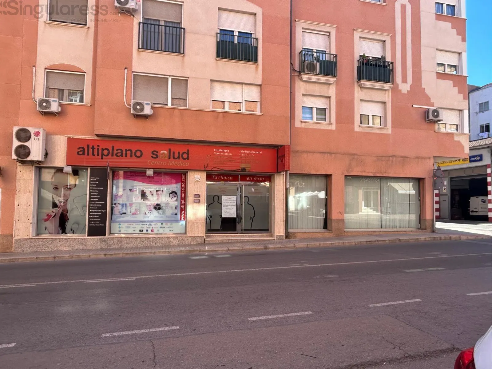 Comprar instalaciones, naves industriales... de 136m² en Yecla