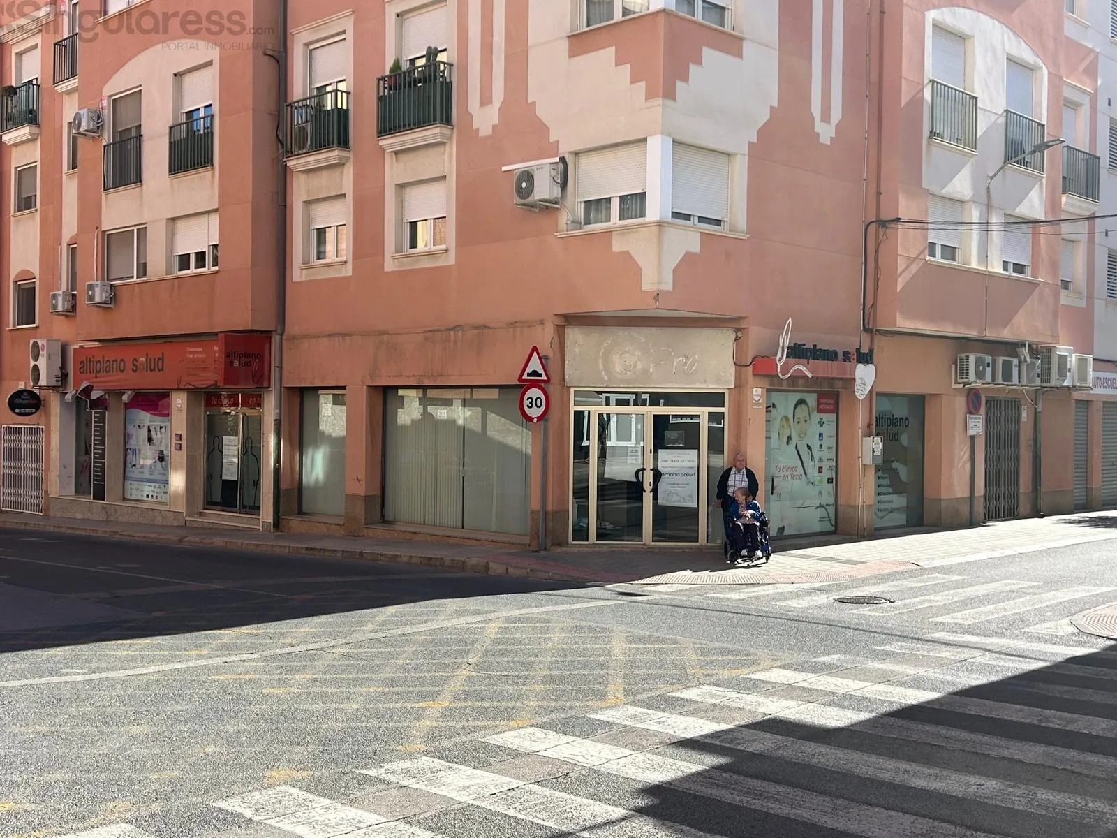 Comprar instalaciones, naves industriales... de 136m² en Yecla