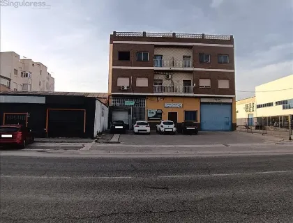 Comprar local de 710m² en Murcia