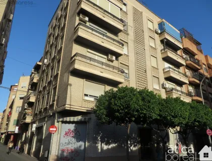 Comprar local de 110m² en Murcia