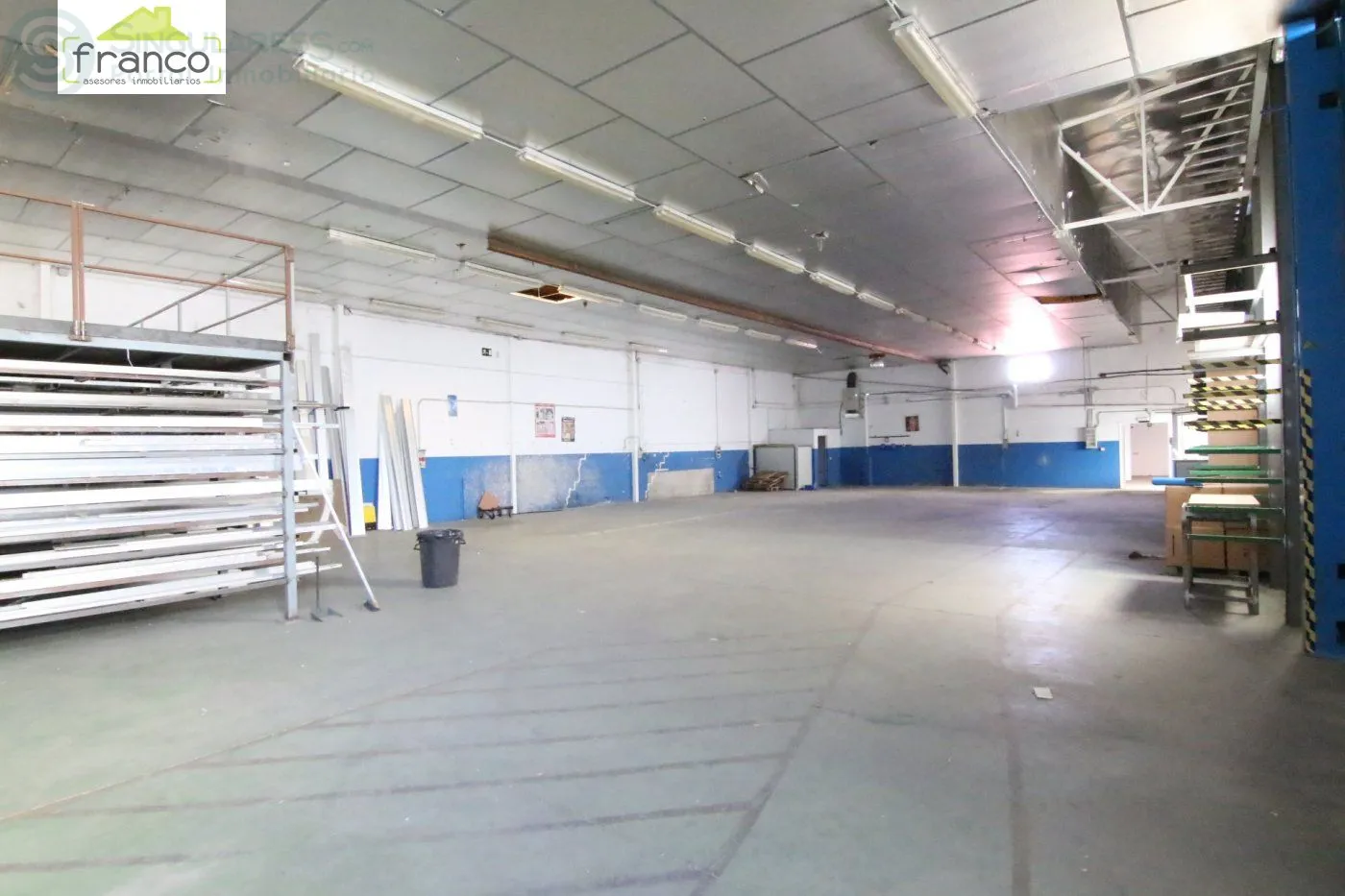 Alquilar instalaciones, naves industriales... de 2300m² en Murcia