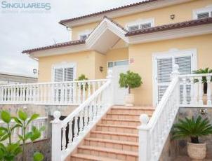 Tu Hogar en Santo Ángel: Un Chalet que Apela a Todos tus Sentidos
