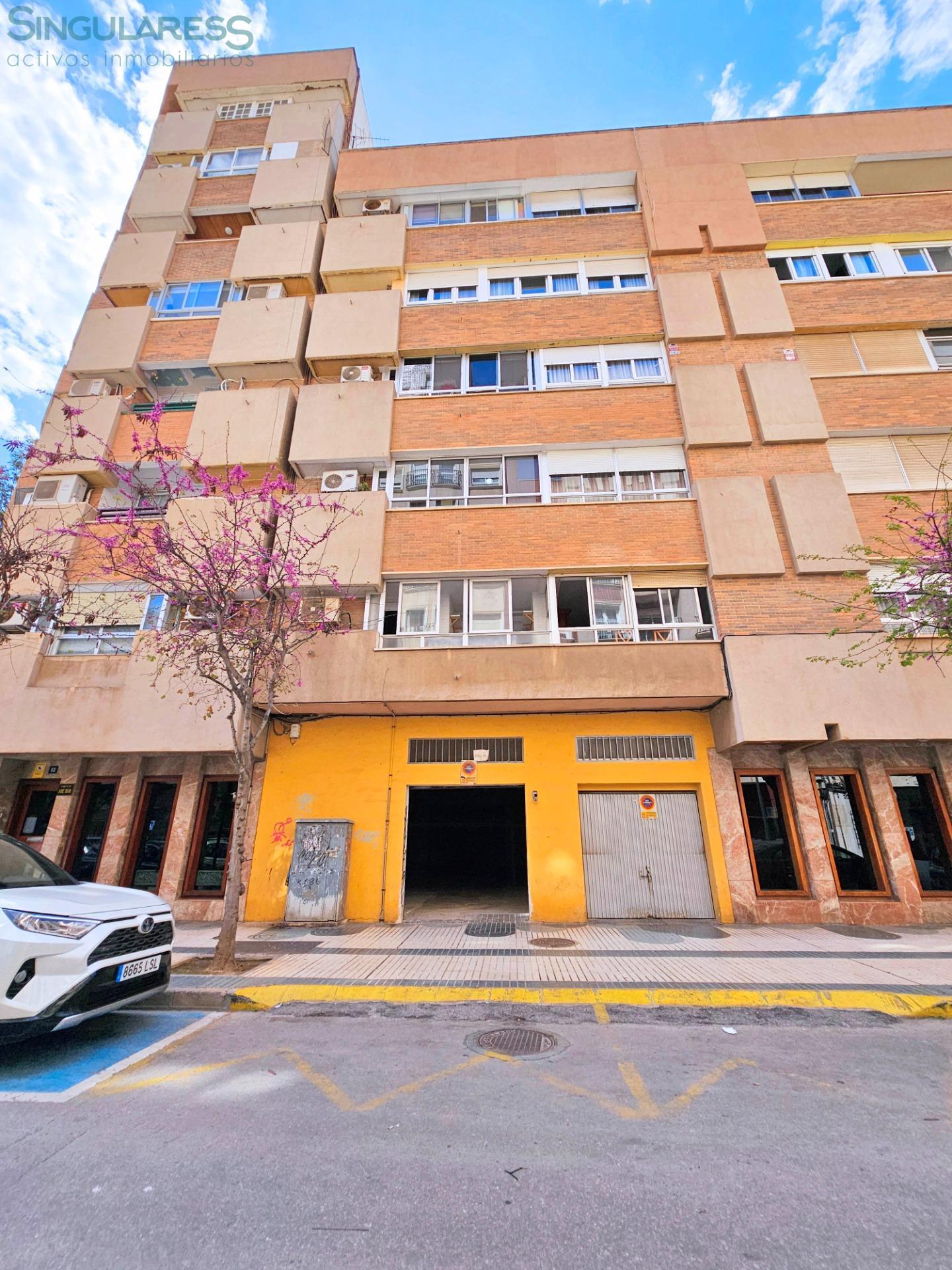 Comprar instalaciones, naves industriales... en Calle PINTOR BALACA nº 52 en Cartagena