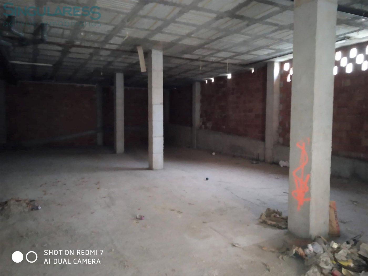 Comprar instalaciones, naves industriales... de 200m² en Totana