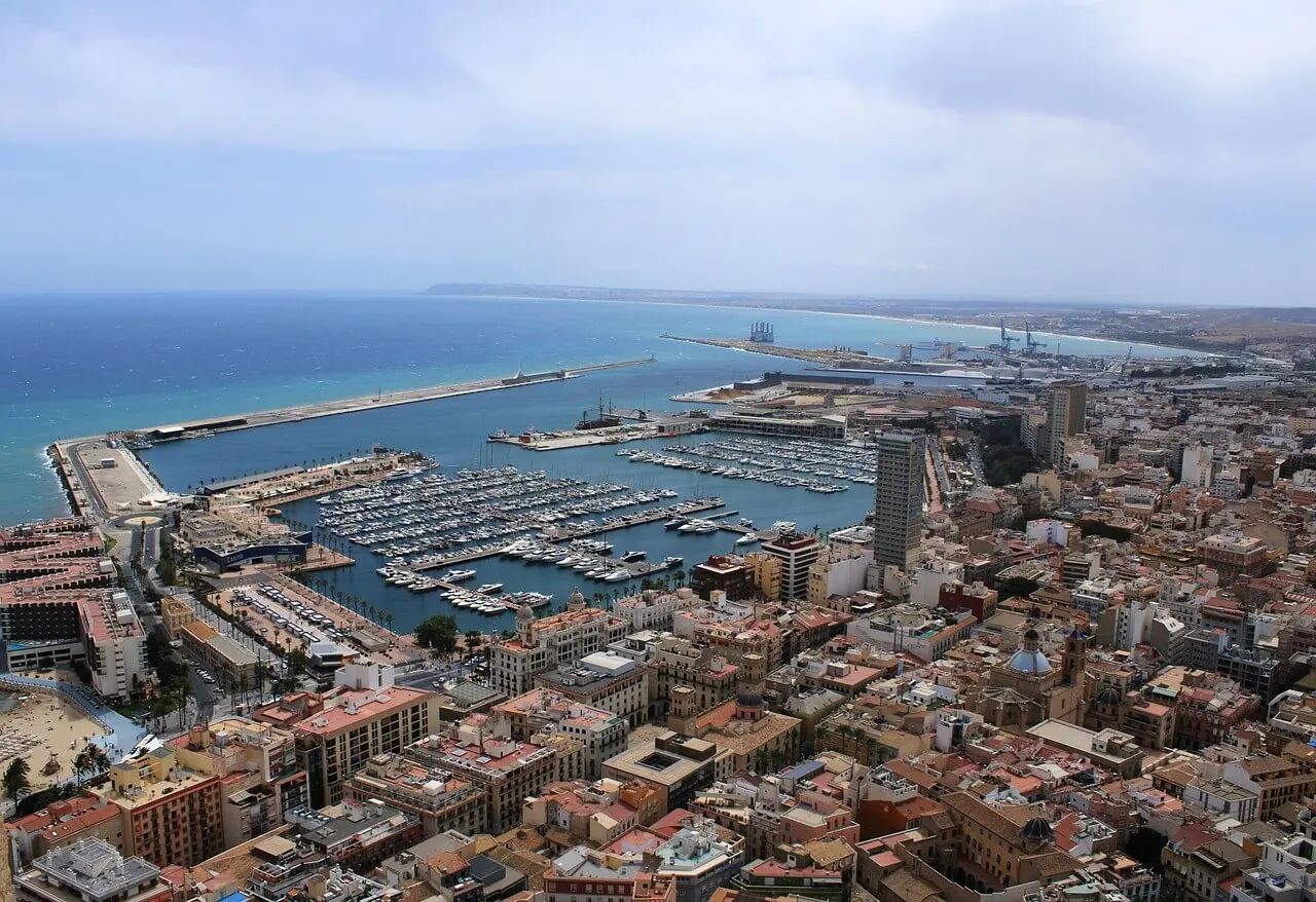 Agente inmobiliario en Alicante: Encuentra la propiedad ideal con expertos locales