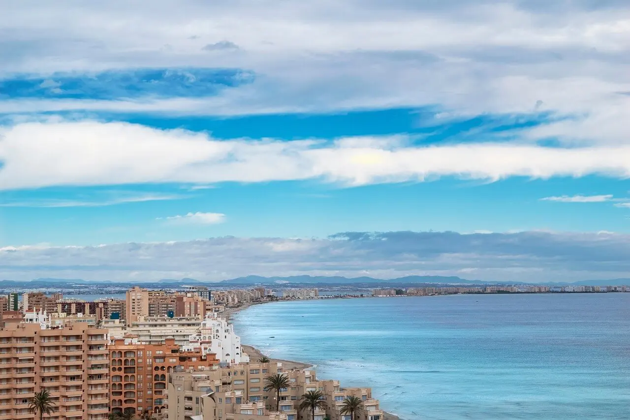Chalet en venta en La Manga: Precios, zonas y cómo encontrar oportunidades